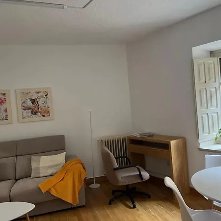 Apartman Contemporary In - 45 Sqm - Wheelchair Access Salamanca